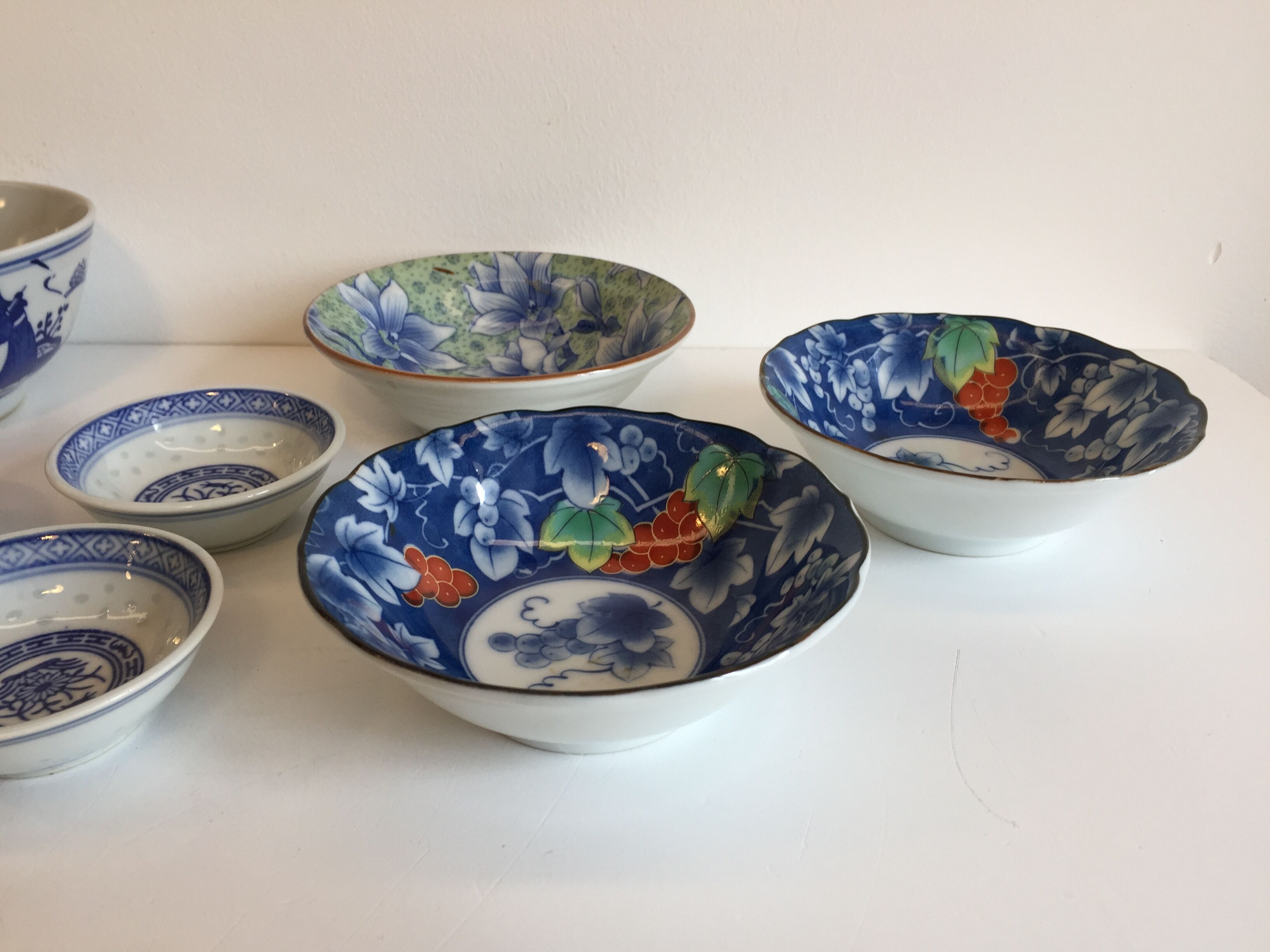 set of 4 bowls and 4 asian porcelain cups