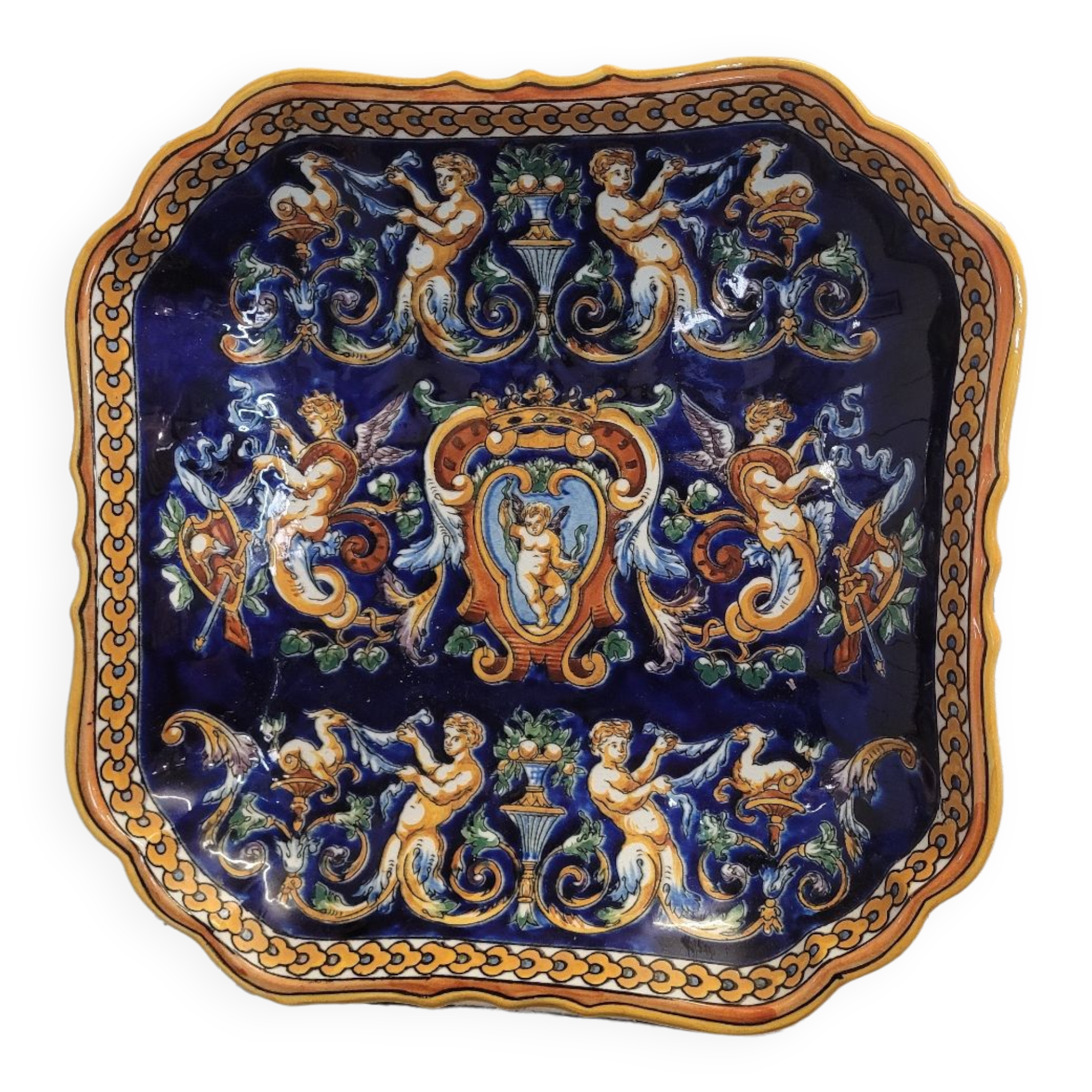 Hollow dish of Gien with Renaissance decoration