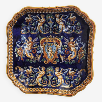Hollow dish of Gien with Renaissance decoration