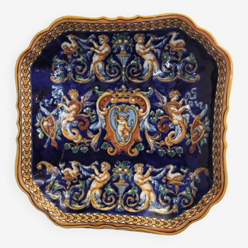 Plat creux de Gien à décor renaissance