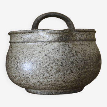 Stoneware salt hand