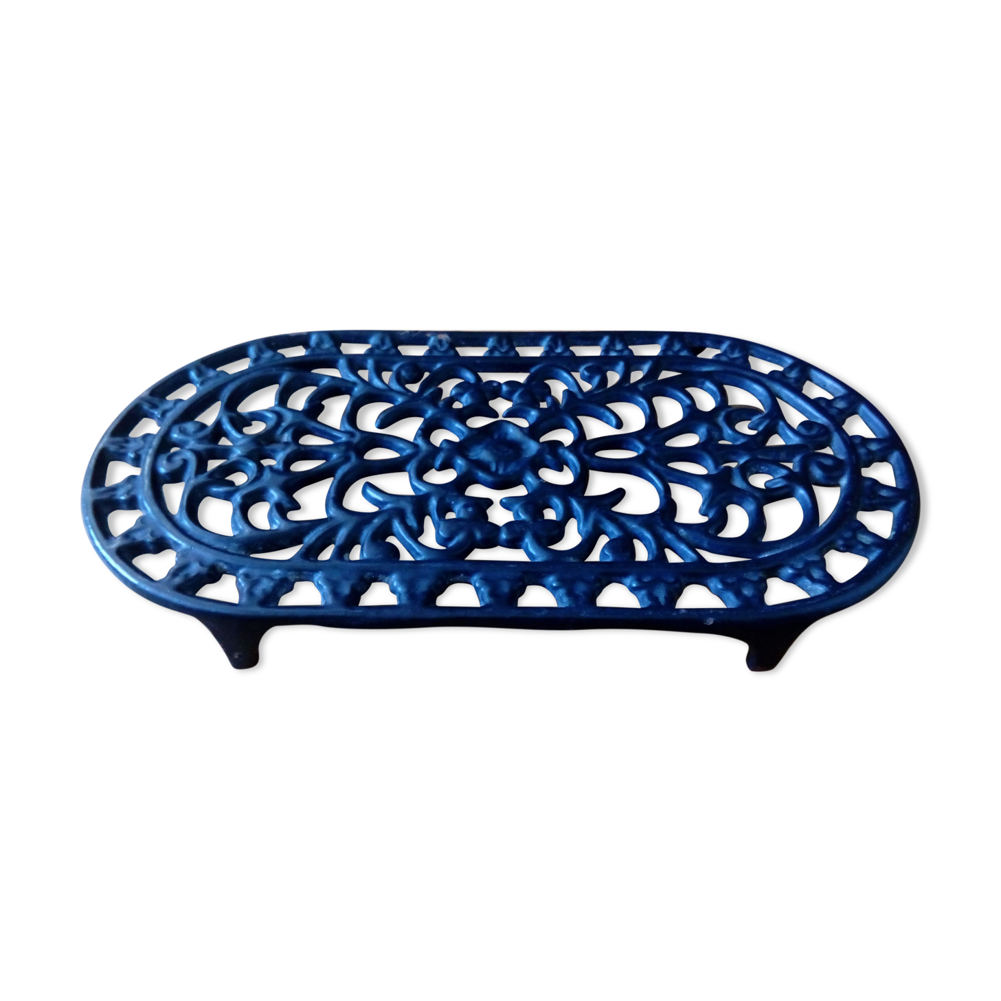 Black enamelled cast iron dish