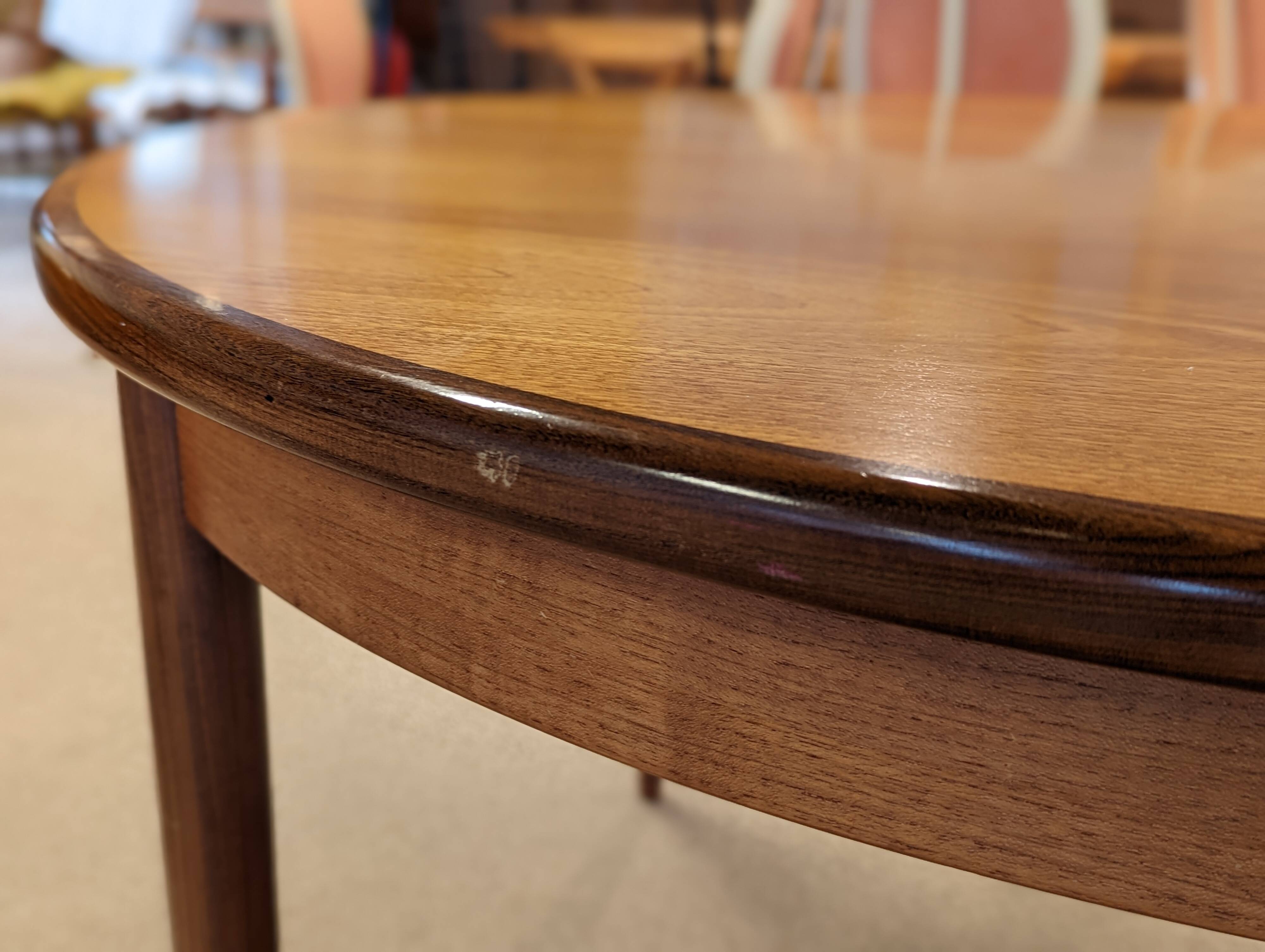 Table extensible en teck de Victor Wilkins pour G-Plan