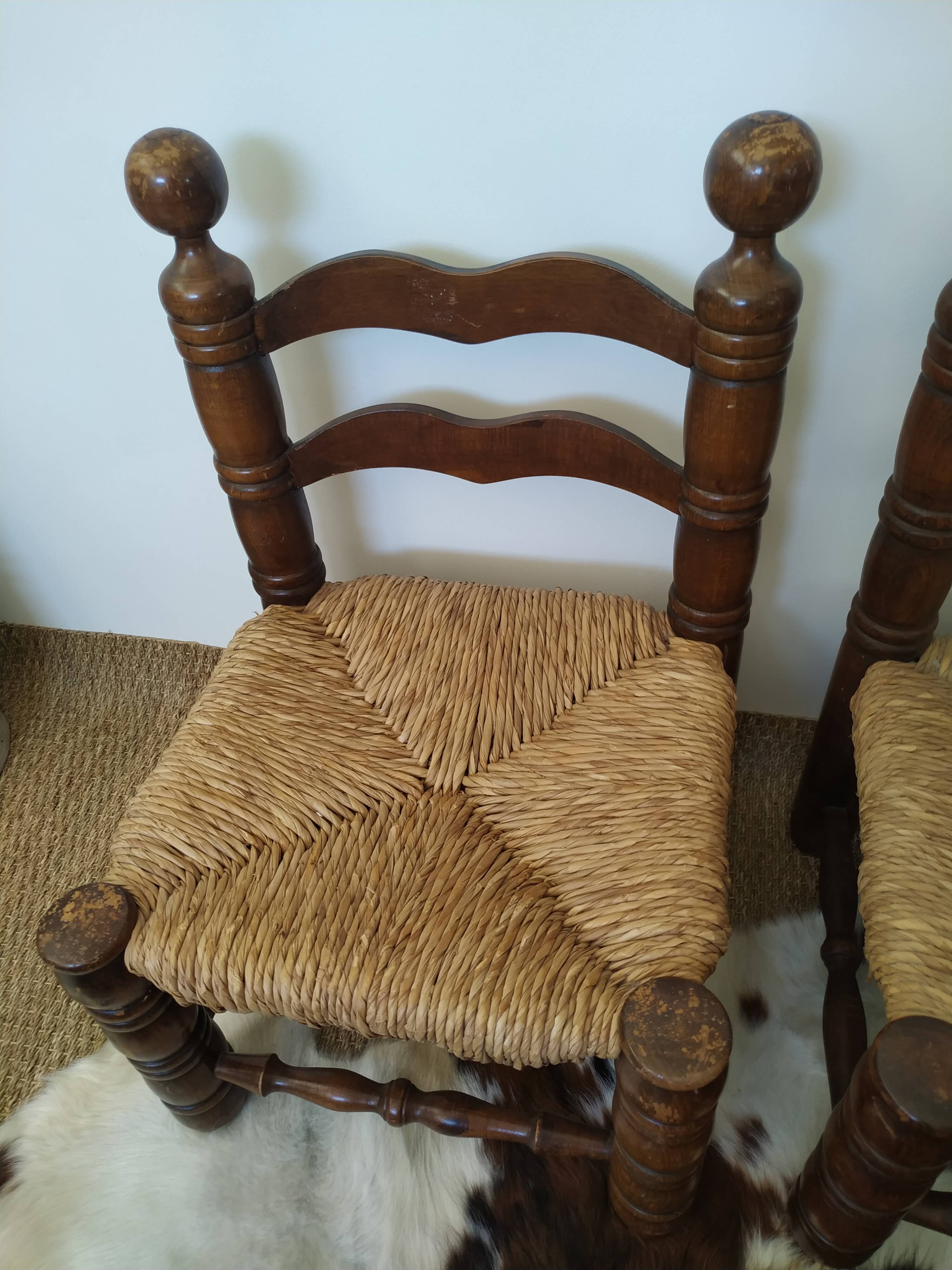 Pair of low-mulched chairs