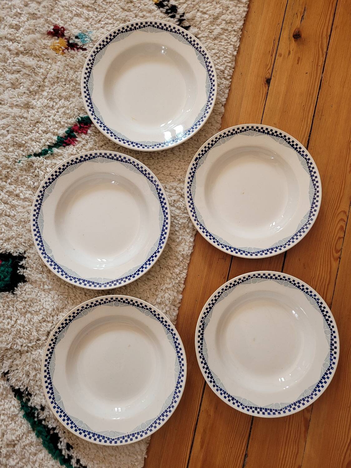 Set of 5 New York Moulin des Loups soup plates