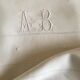 Drap en fil de lin 19e brodé de pois monogramme AB lettres anglaises