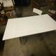 Table et chaises en formica blanc