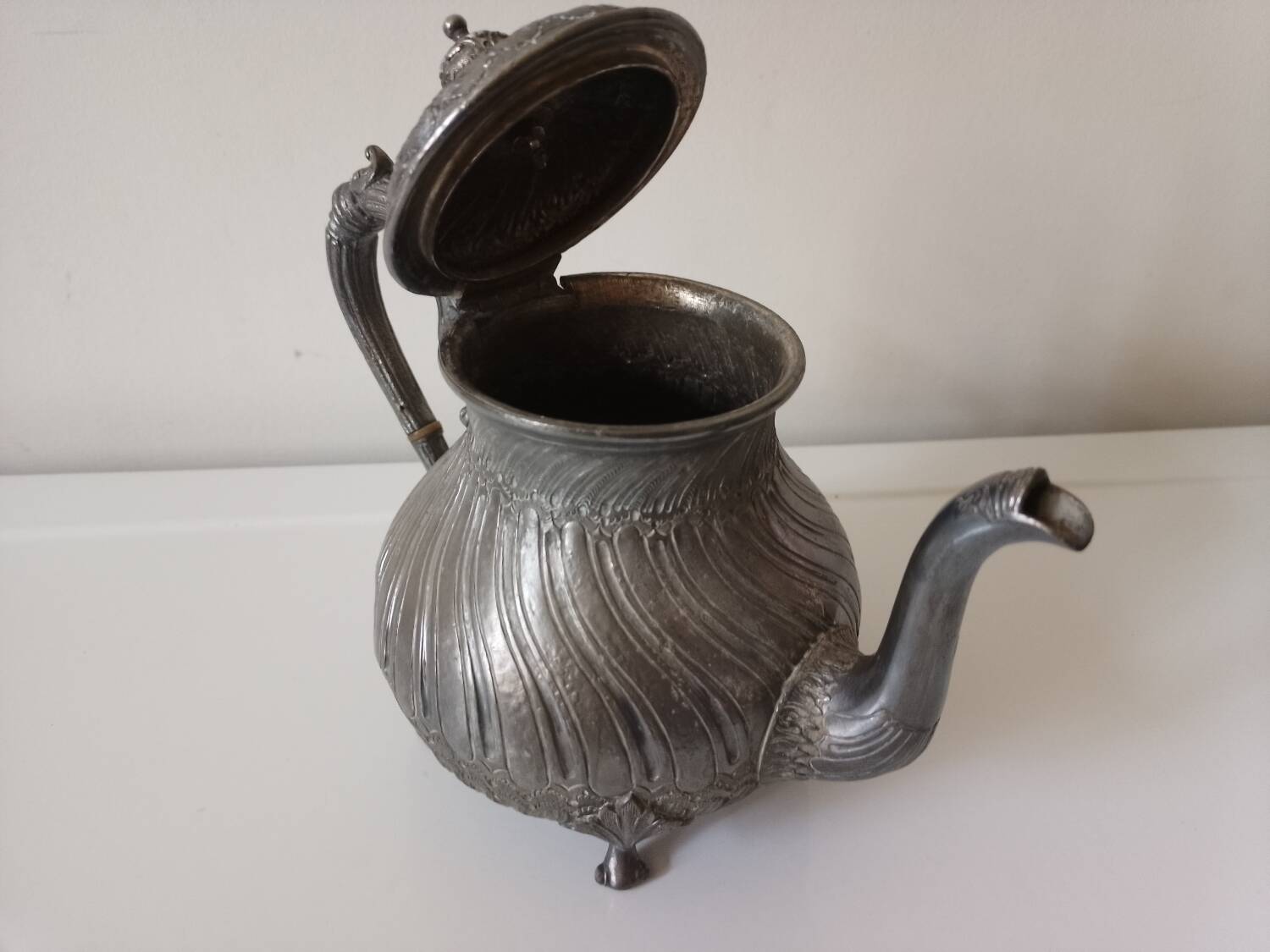 Sheffield teapot, silver, 19th century.