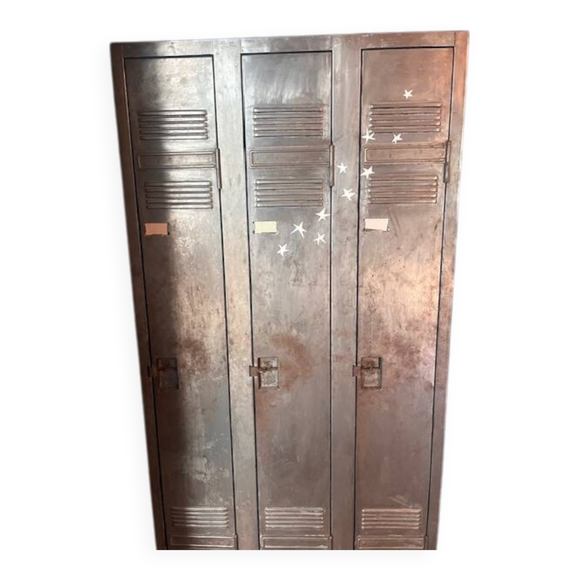 Metal locker room