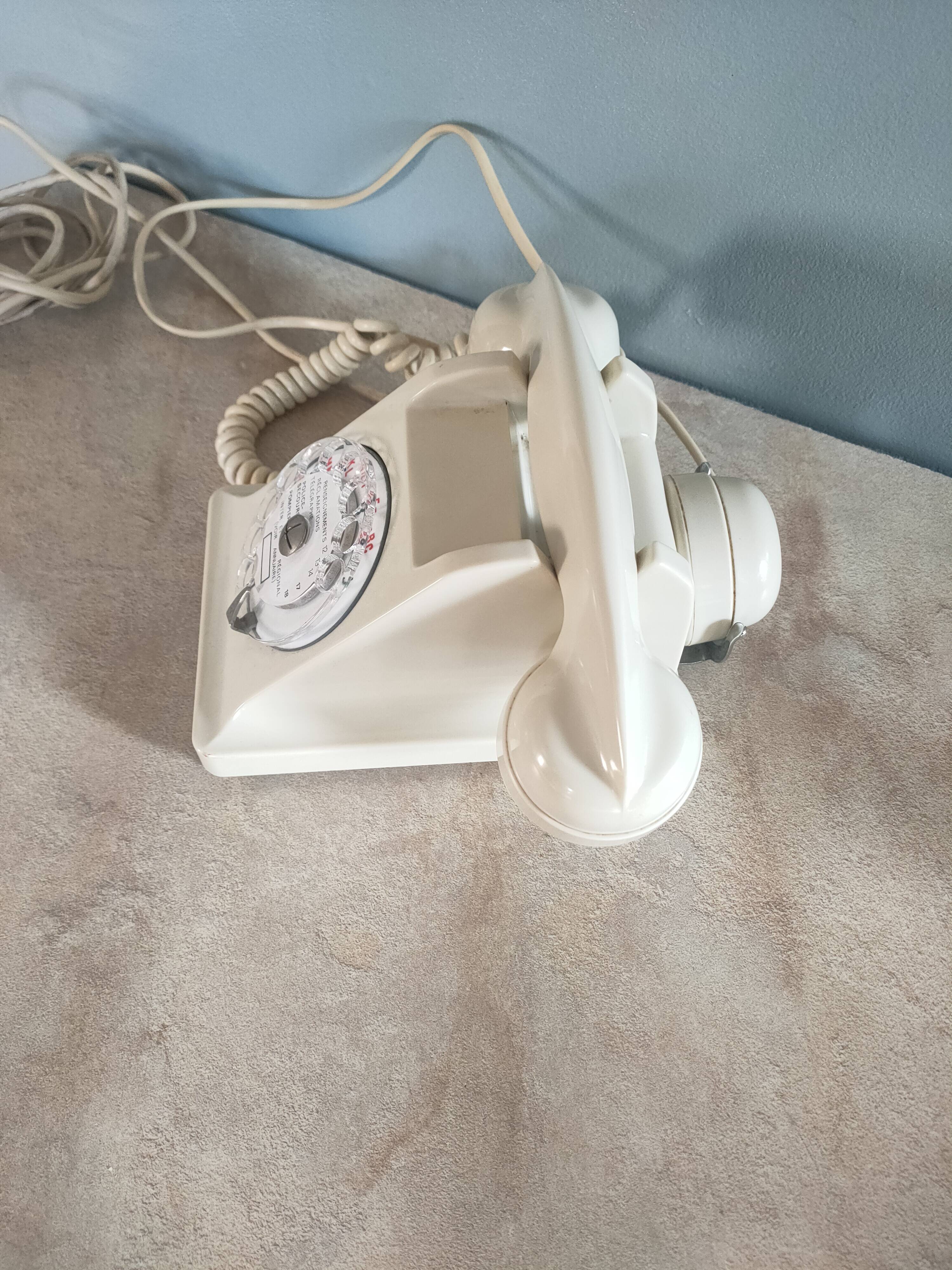 telephone from the 50s in beige bakelite