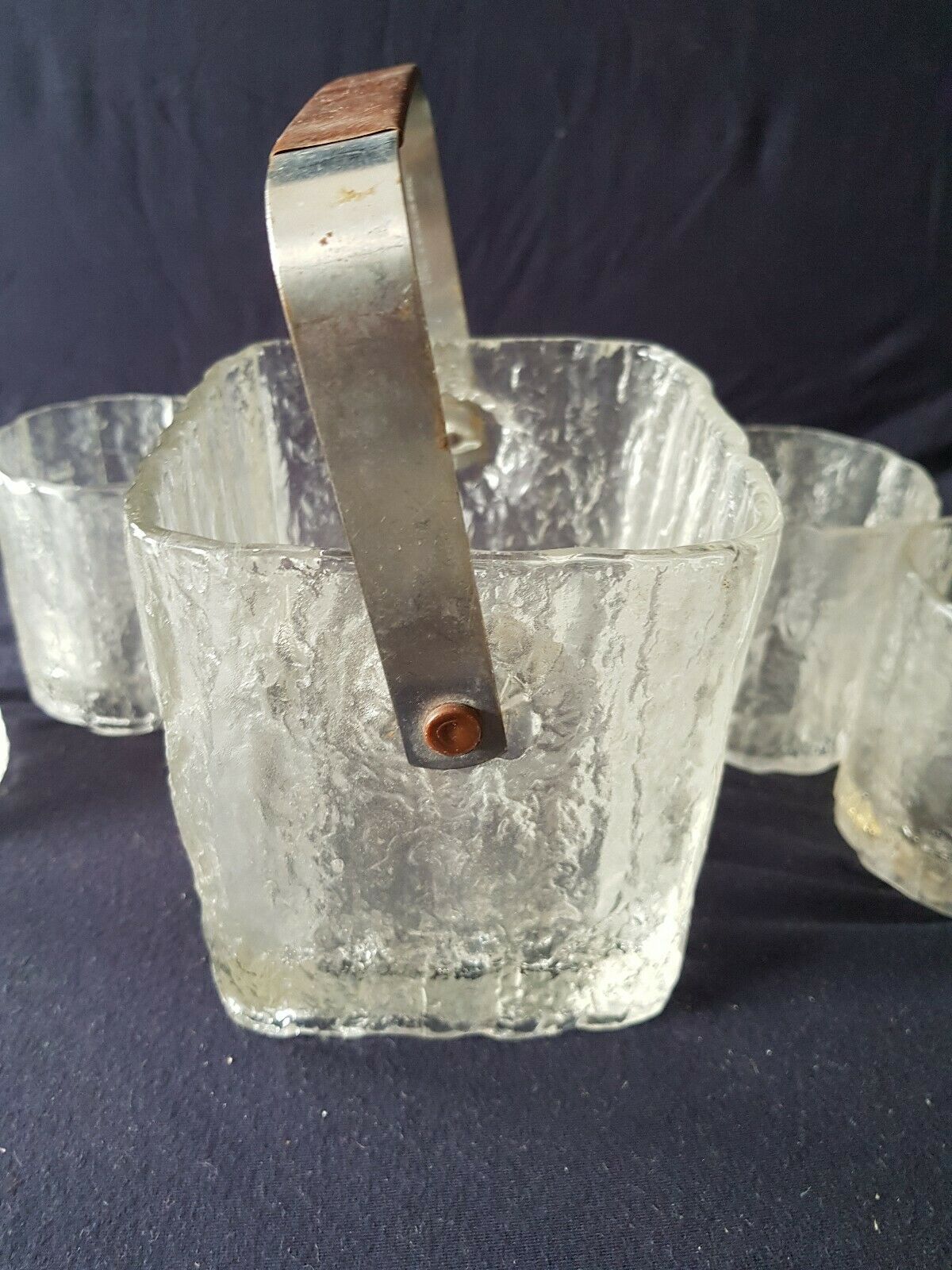 Lot of 4 whiskey glasses with its ice bucket frosted style