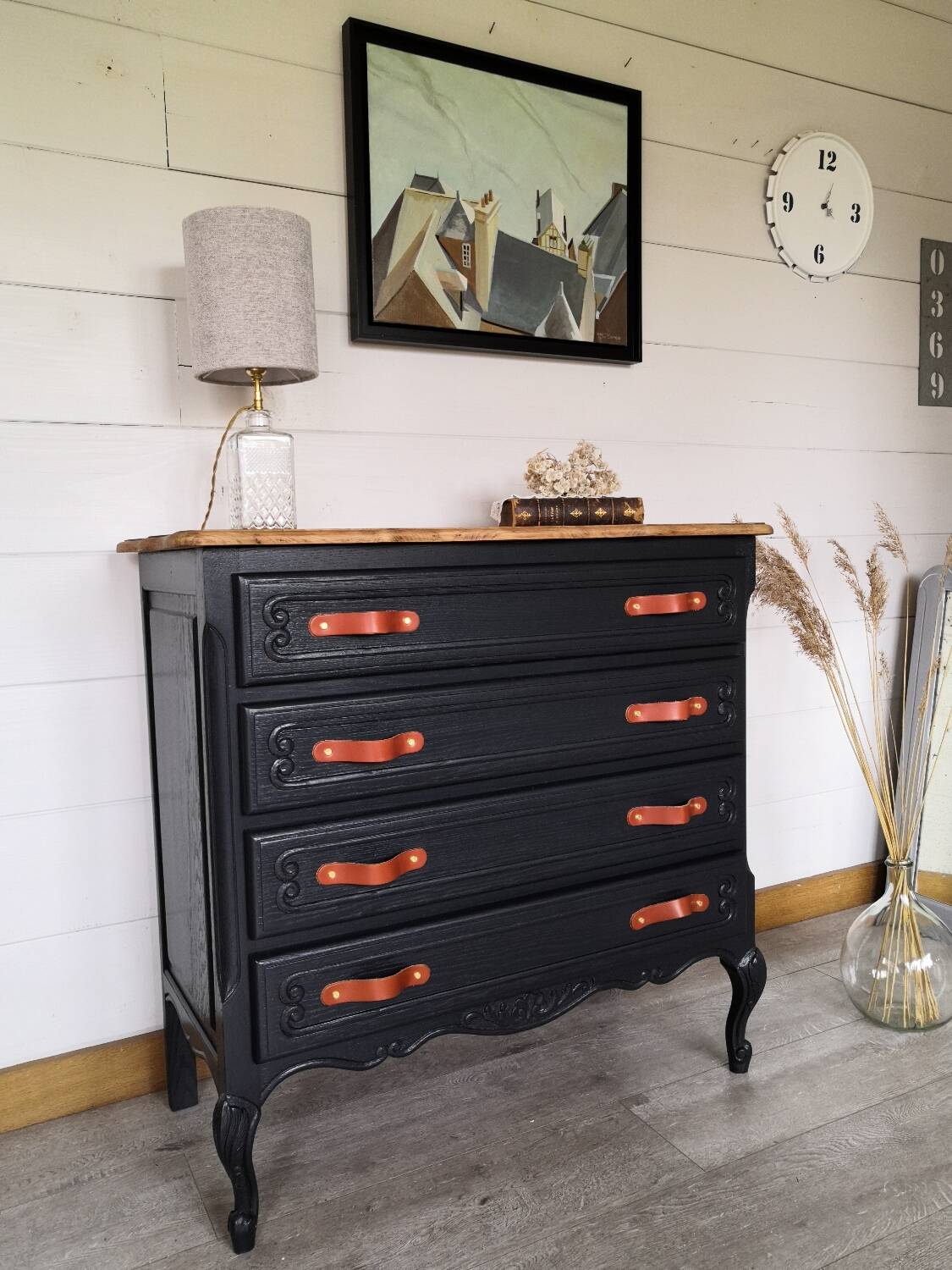 Oak chest of drawers