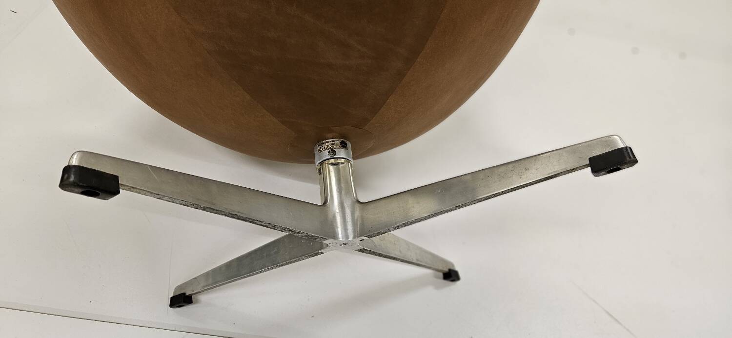 Arne Jacobsen Egg chair by Fritz Hansen