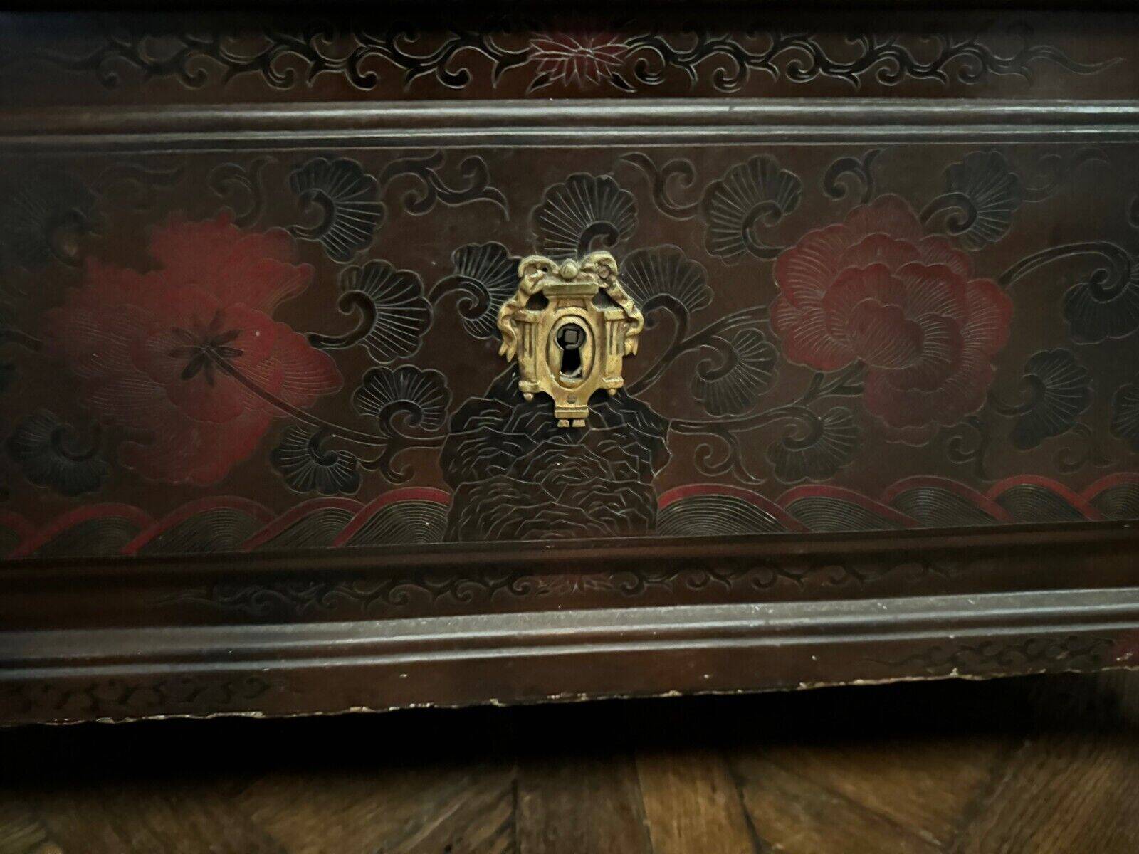Chinese lacquer chest of drawers decorated with dragon late 19th century