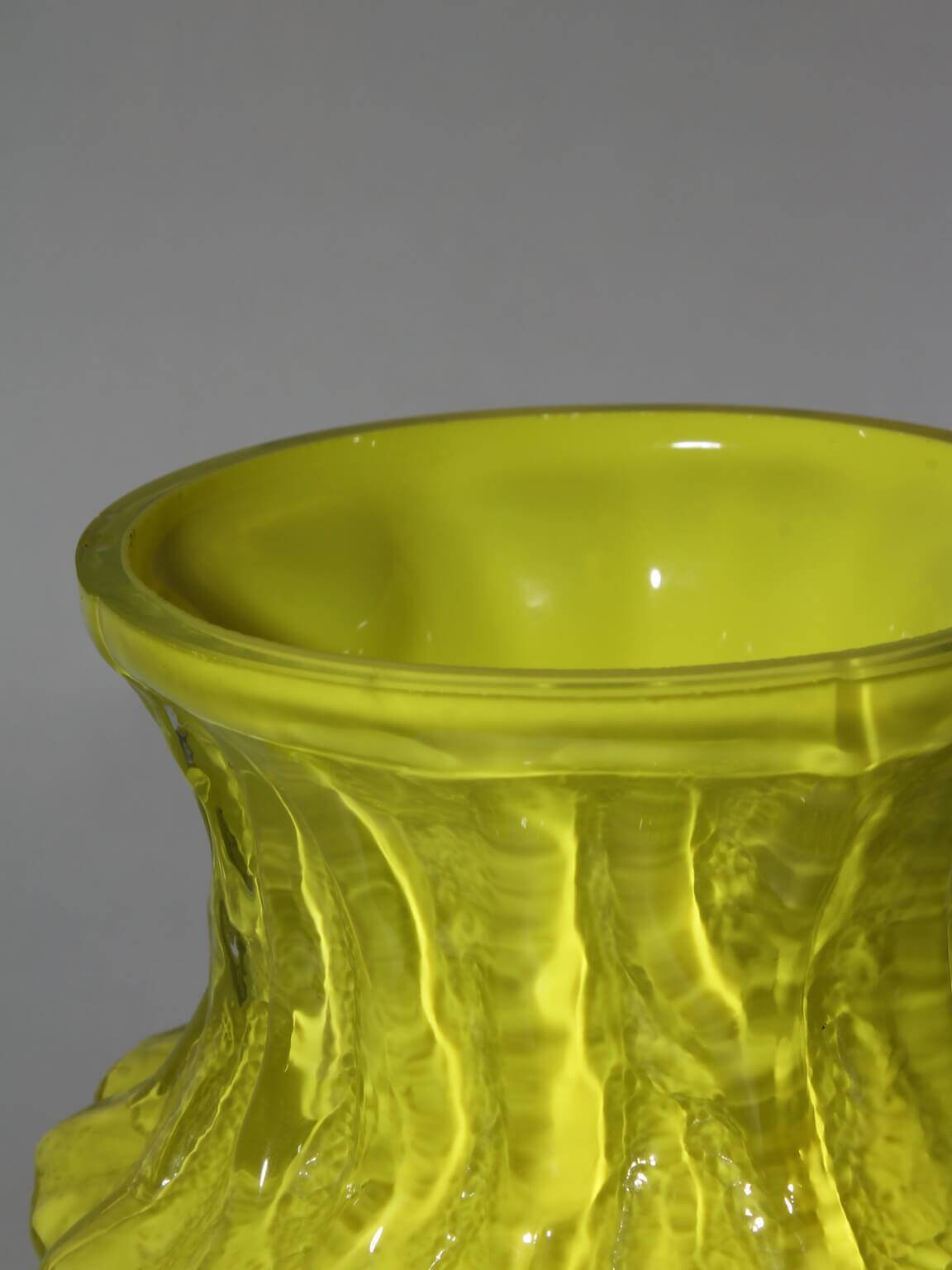 Vase en verre texturé Kurt Wokan Neon Bark
