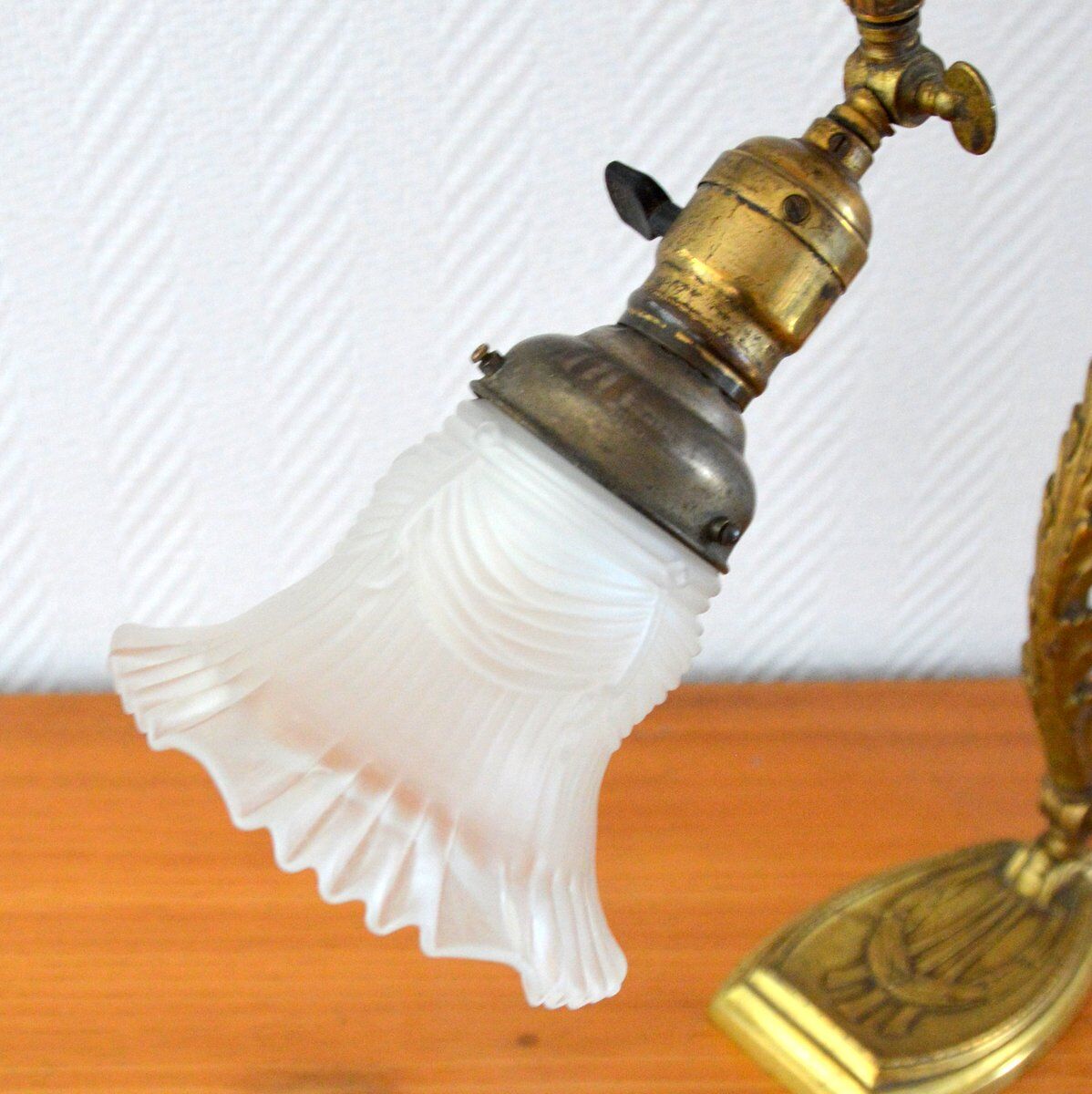 Bronze and opaline Art Nouveau lamp