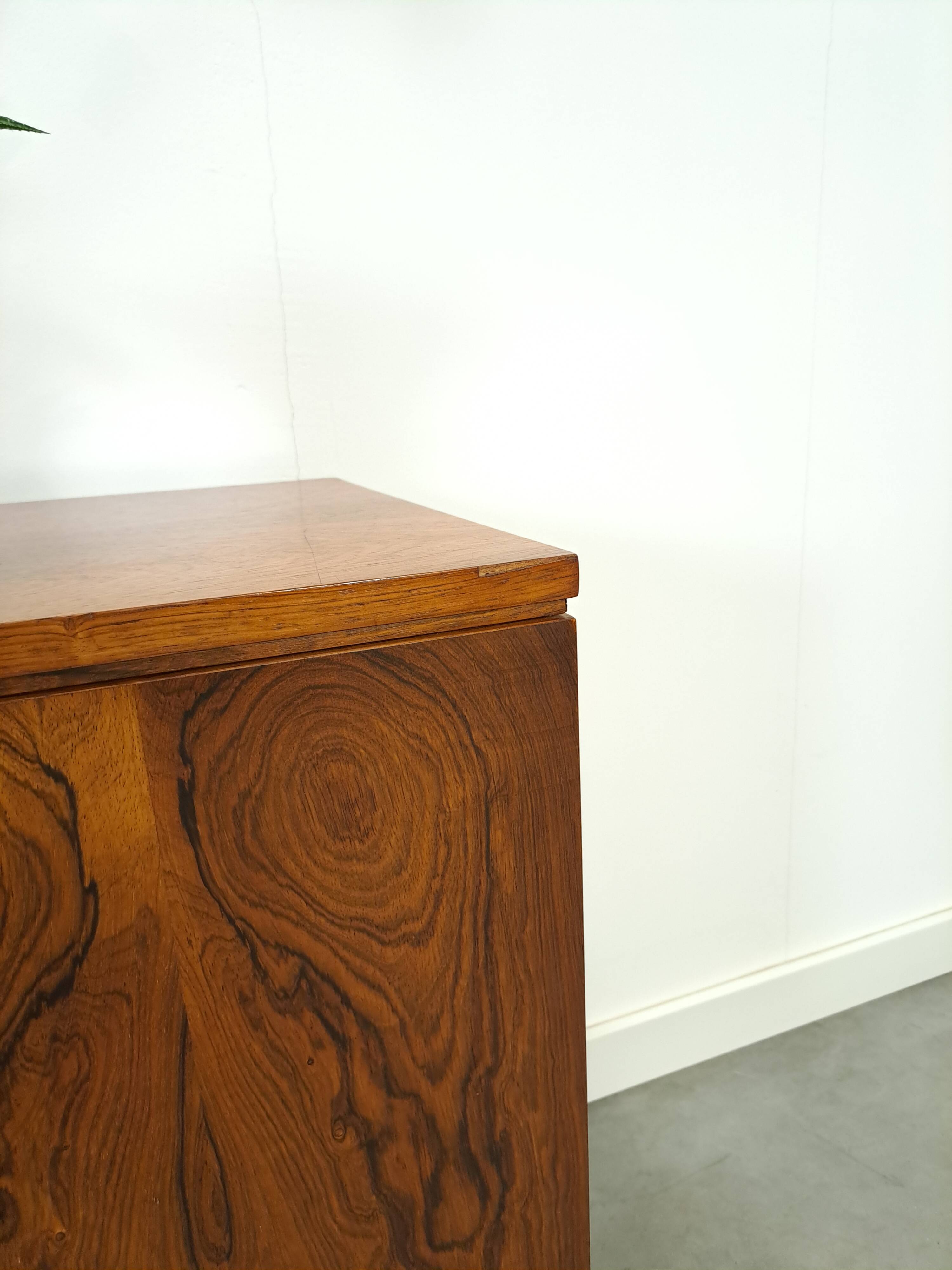 Dressoir rio palissandre plus fin avec chromen poten en lades