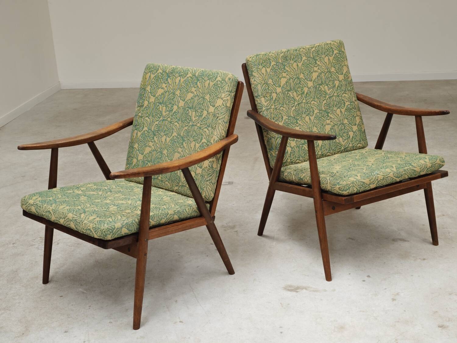 Pair of green flower boomerang armchairs by Antonin Suman for Ton (Thonet)