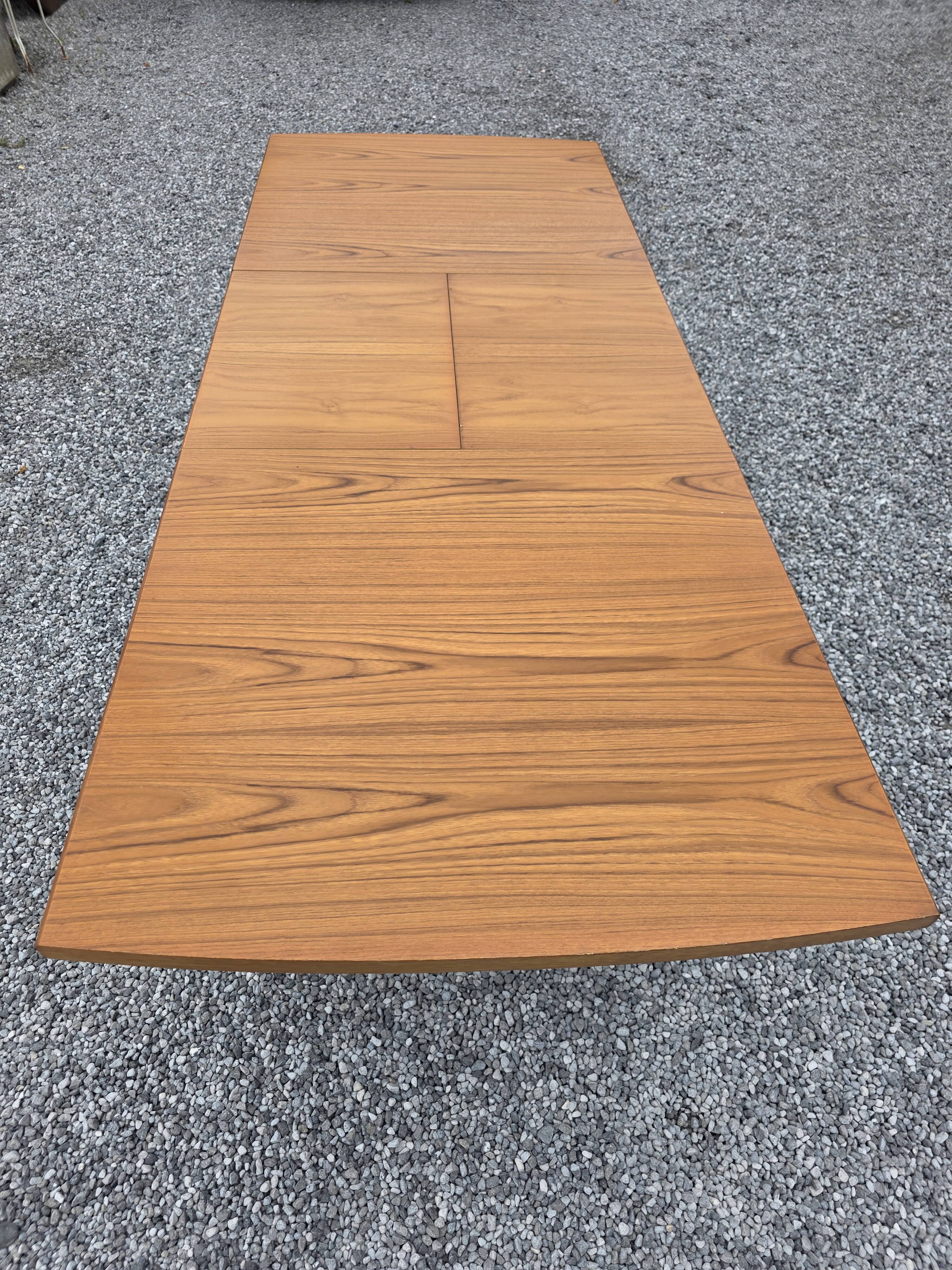 Table scandinave extensible en teck des années 60