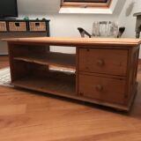 Salon coffee table