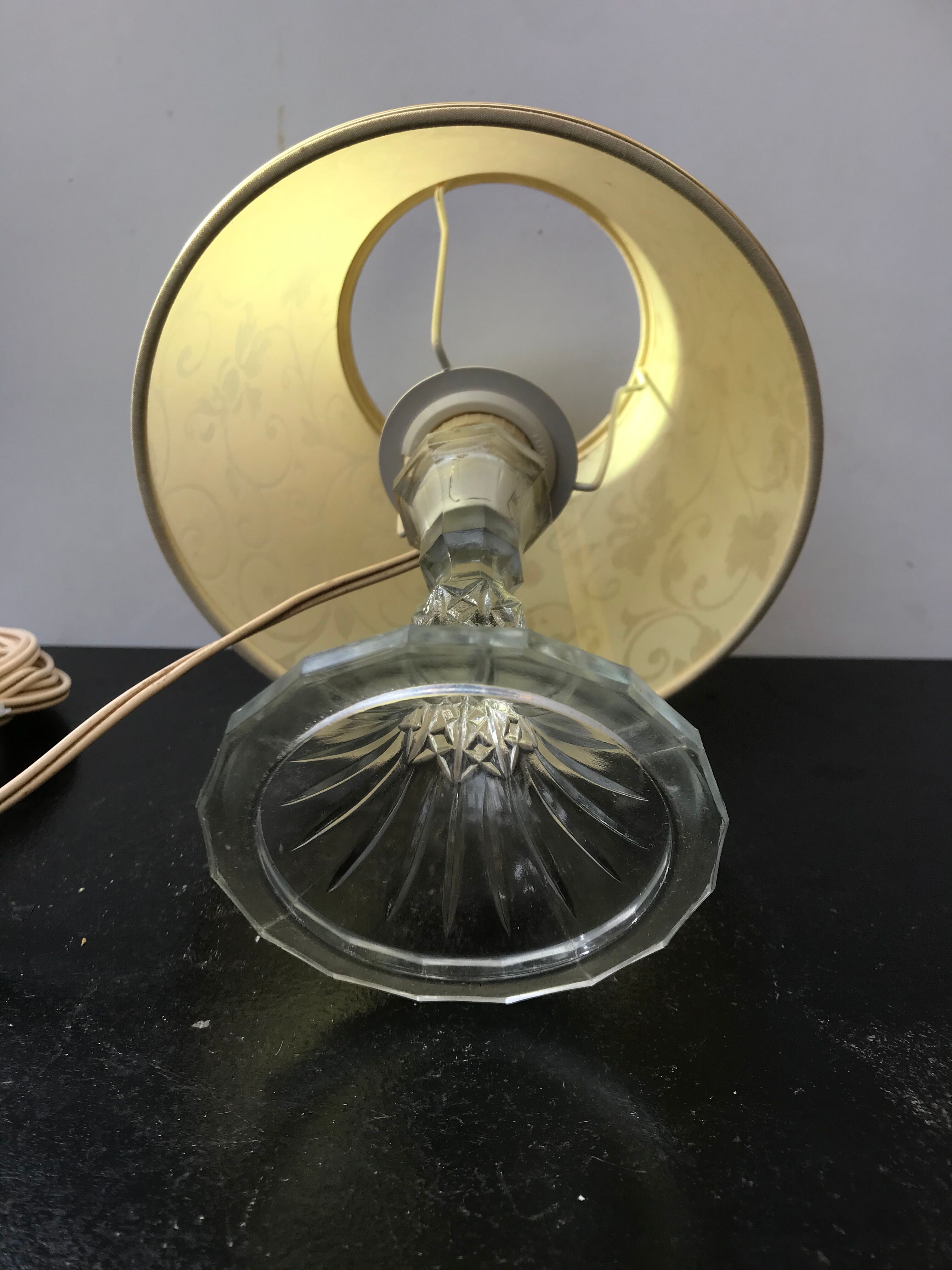 Former body lamp moulded glass - vintage cream daybat
