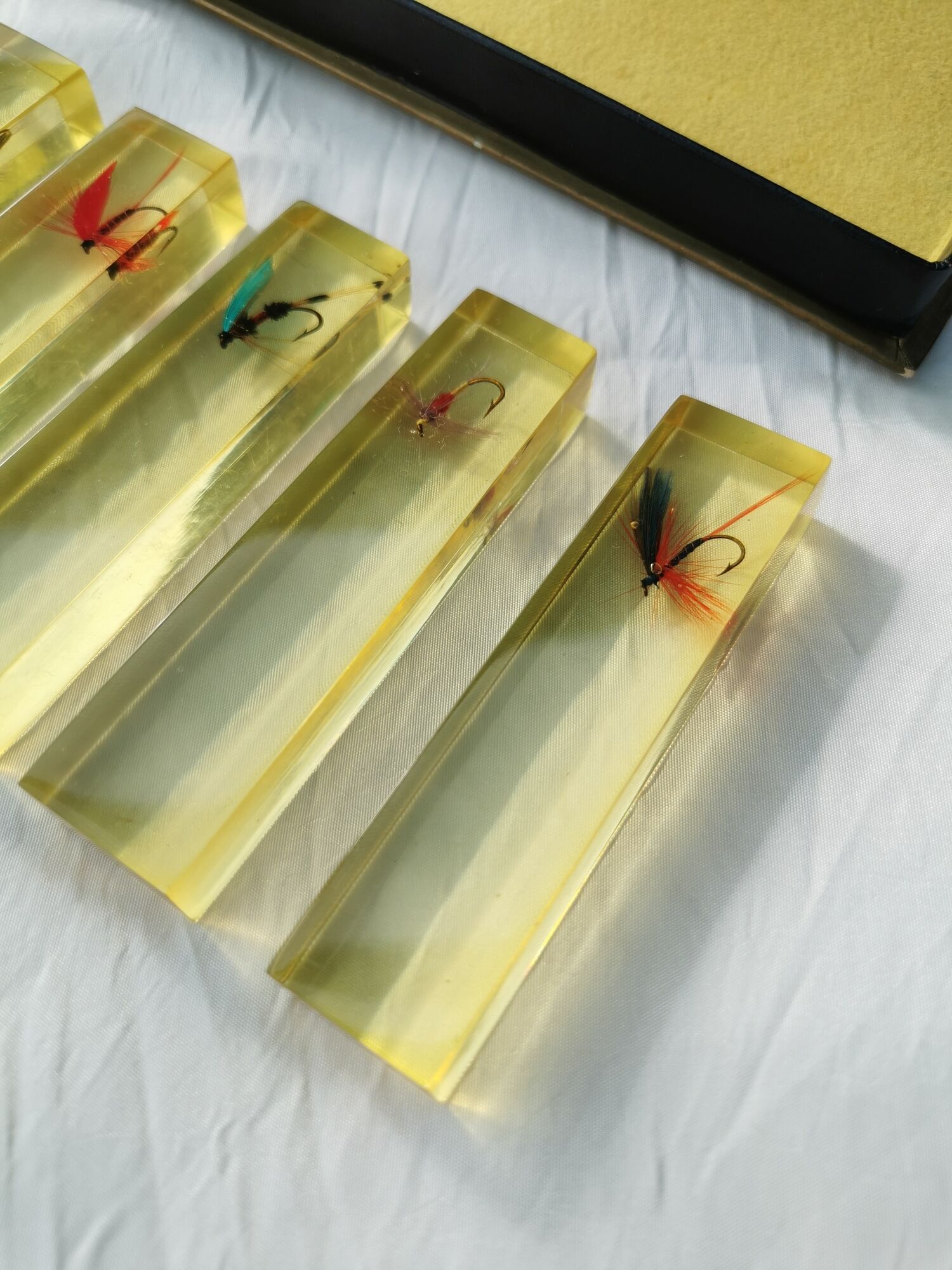 Set of 6 carries knives with fishing lures