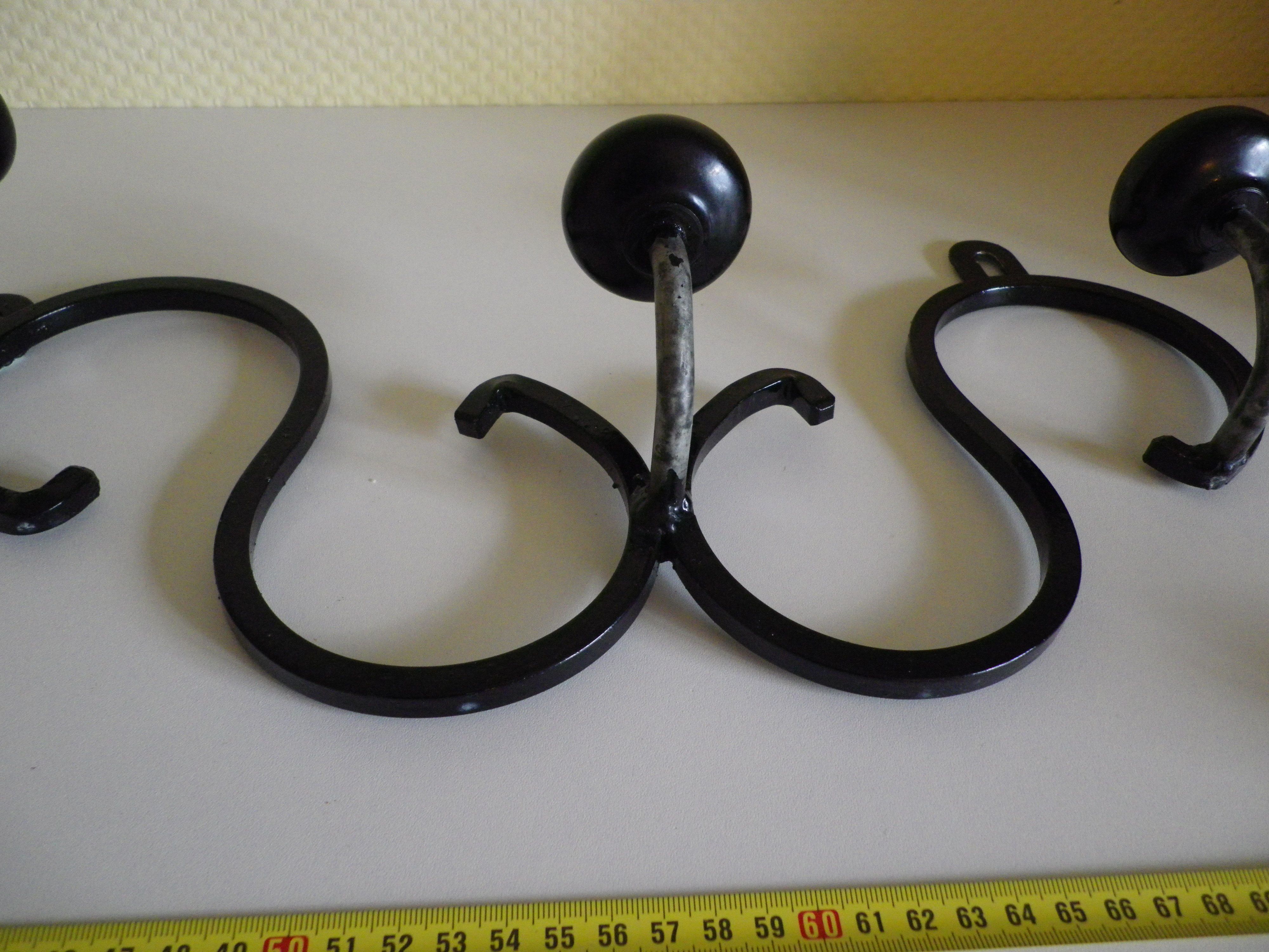 80 cm long wall coat door, made of wrought iron with 5 Suspensions in Bakelite - 70s