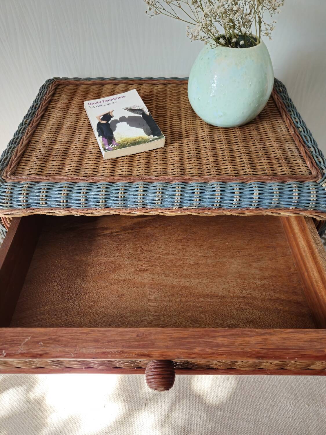 Table de chevet en osier vintage