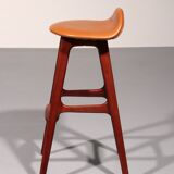 Tabouret de bar danois moderne modèle OD-61 en cuir et bois par Erik Buch pour Oddense Møbelfabrik, 1964