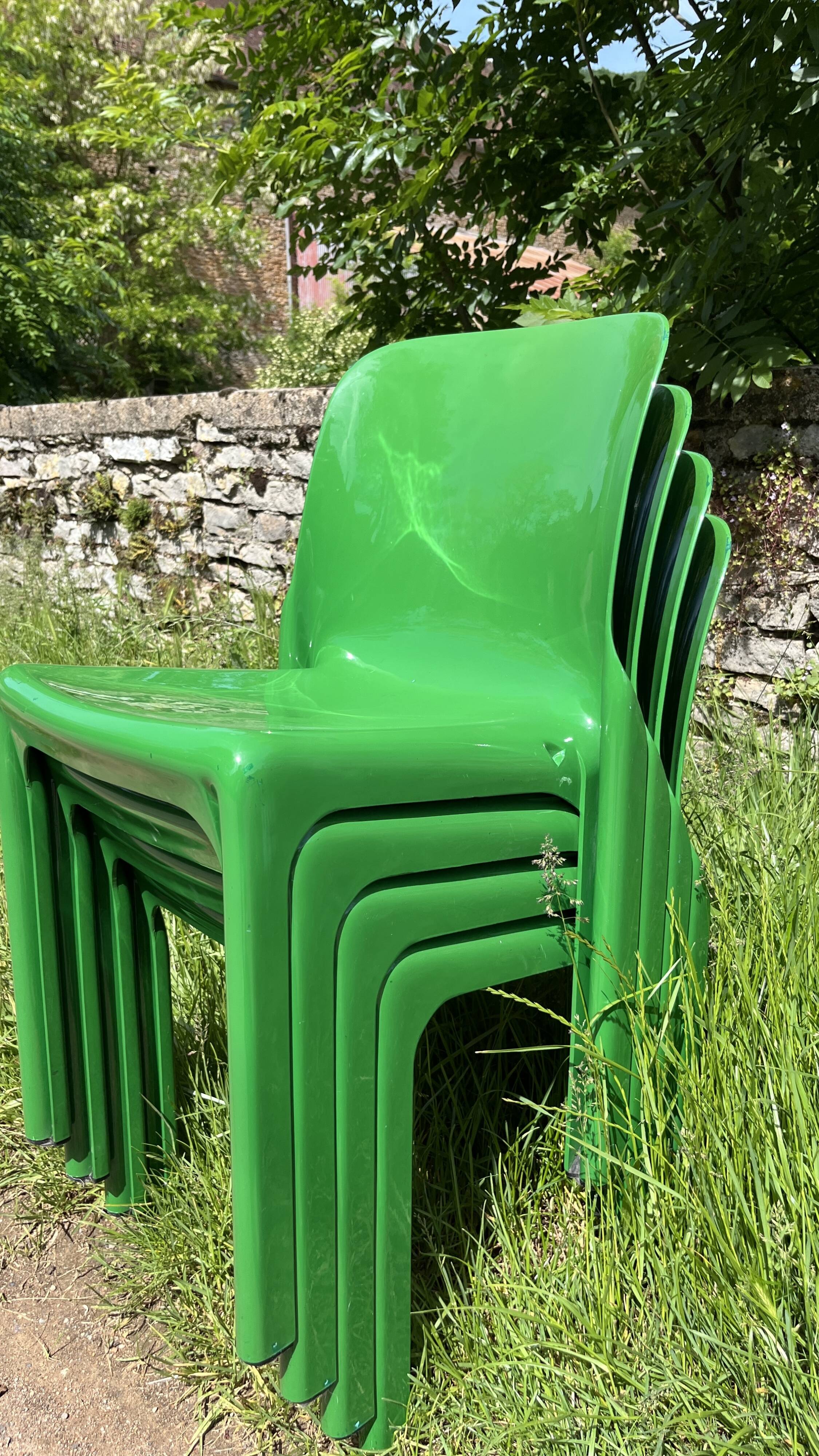 Suite de 4 chaises "Sélène" par Vico Magistretti pour Artemide