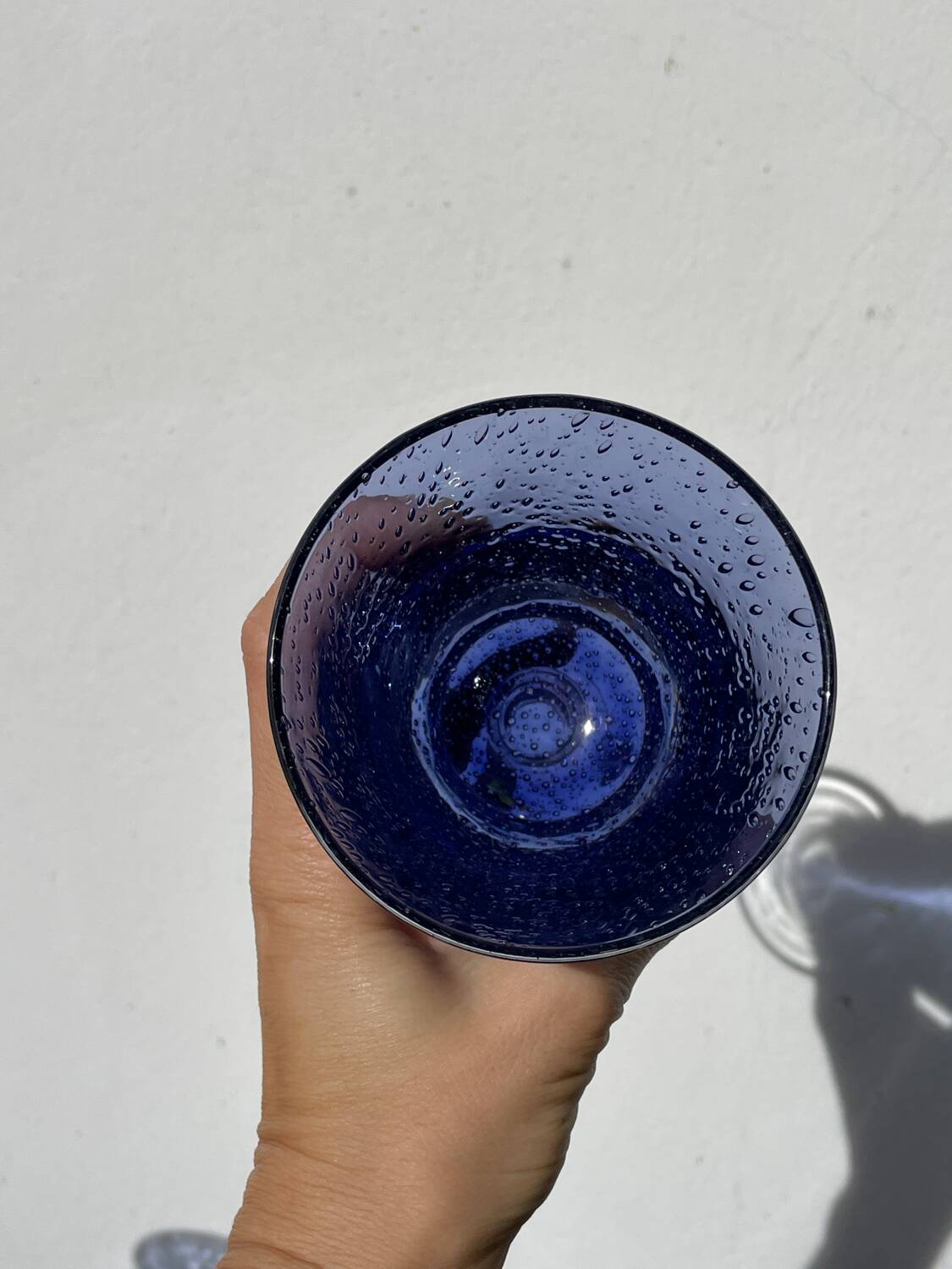 Set of 5 blue bubble stemmed glasses