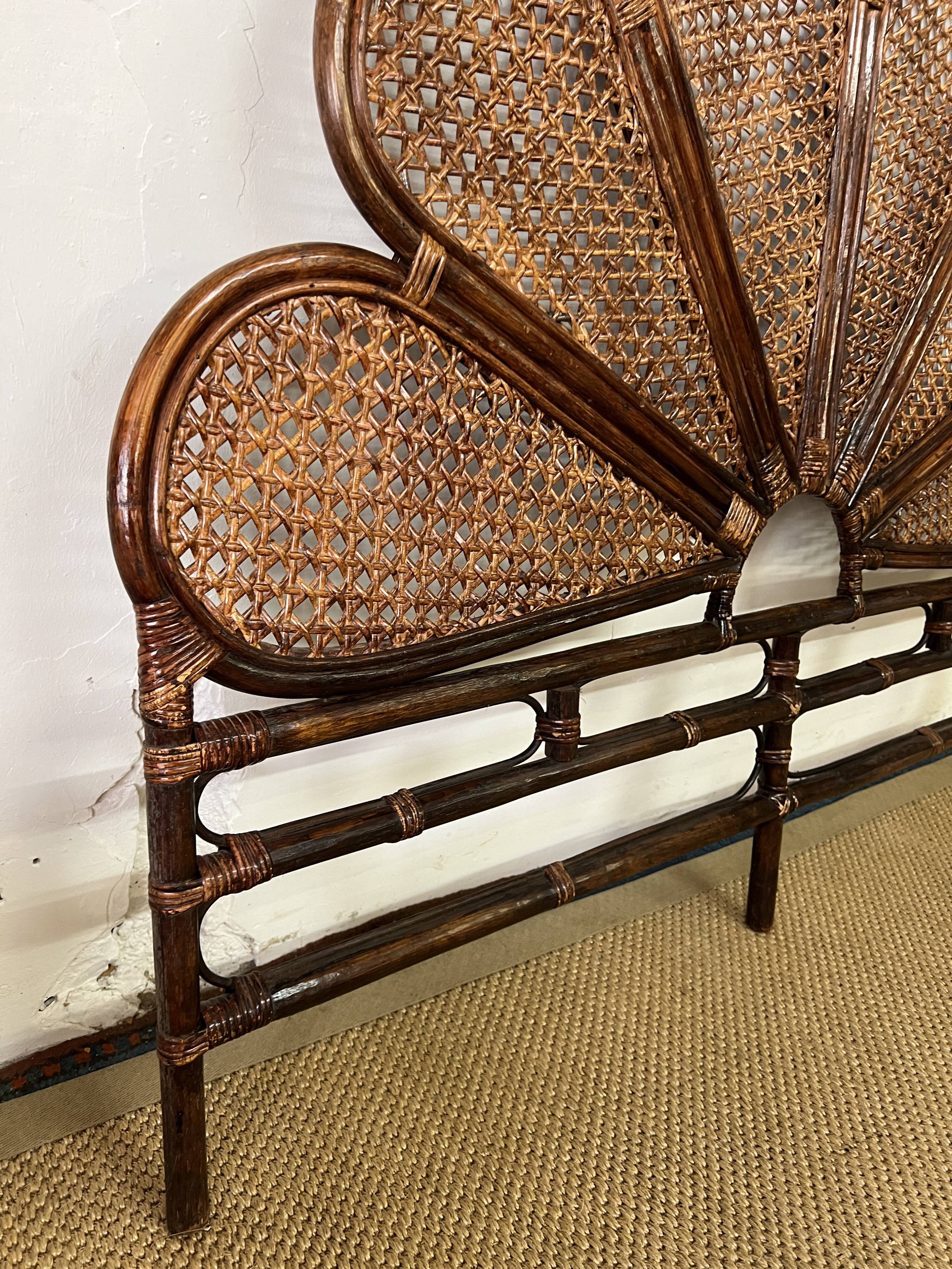 Rosette headboard in vintage rattan and canework
