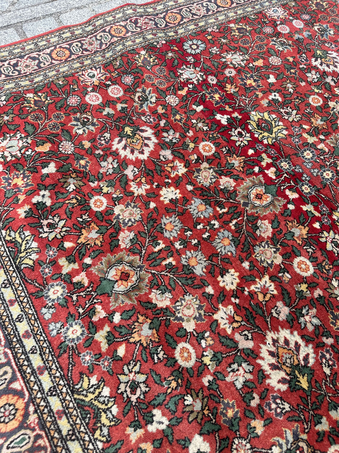 Vintage Turkish carpet Hereke end knoated hand 150x225 cm