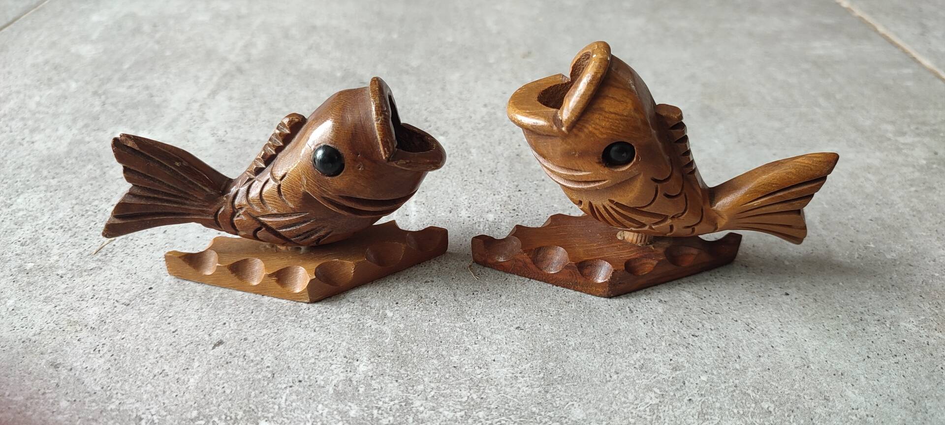 Duo de poissons porte-cure-dents vintage en bois sculpté