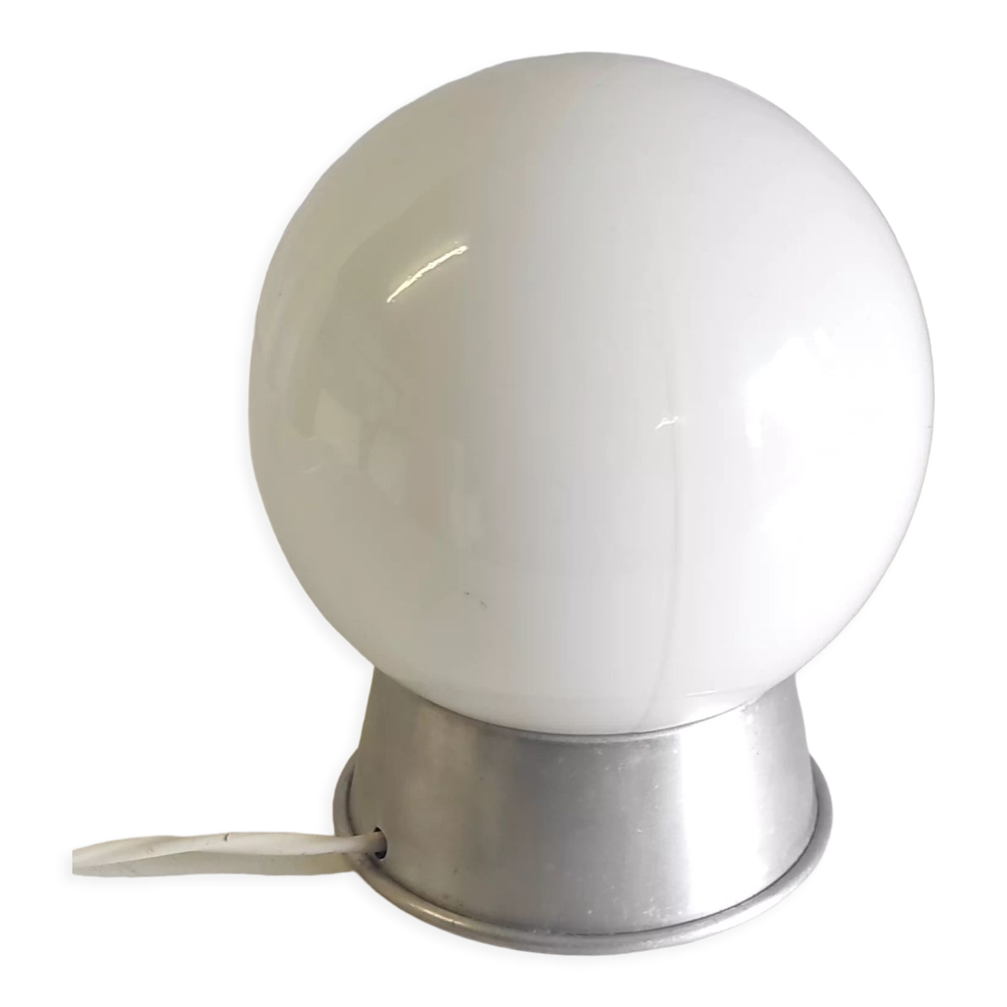 Lampe à poser en aluminium et globe opaline blanc – années 50/60
