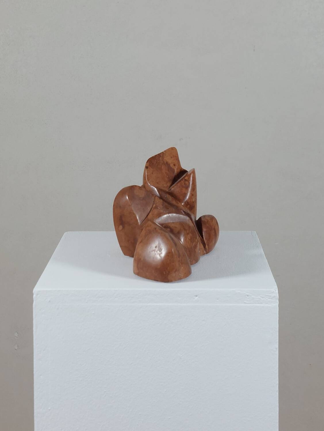 Sculpture en marbre artisanale de forme organique vintage