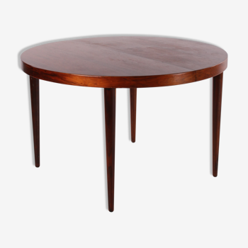 Table modèle ovale de bois de rose 331/10 par Arne Vodder, années 60