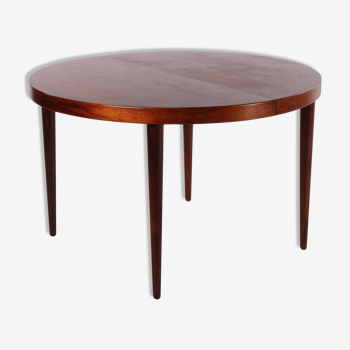 Expendable oval rosewood model 331/10 dining table by Arne Vodder, 1960s