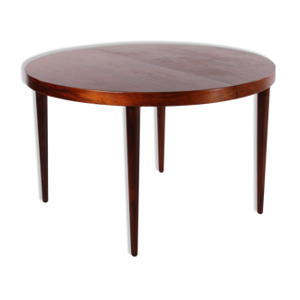 Expendable oval rosewood model 331/10 dining table by Arne Vodder, 1960s