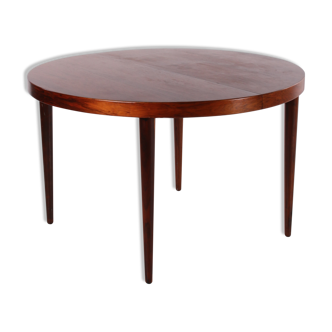 Table modèle ovale de bois de rose 331/10 par Arne Vodder, années 60