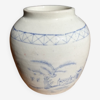 English blue and white Japanese spice pot