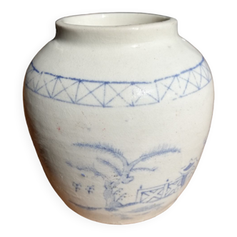 English blue and white Japanese spice pot