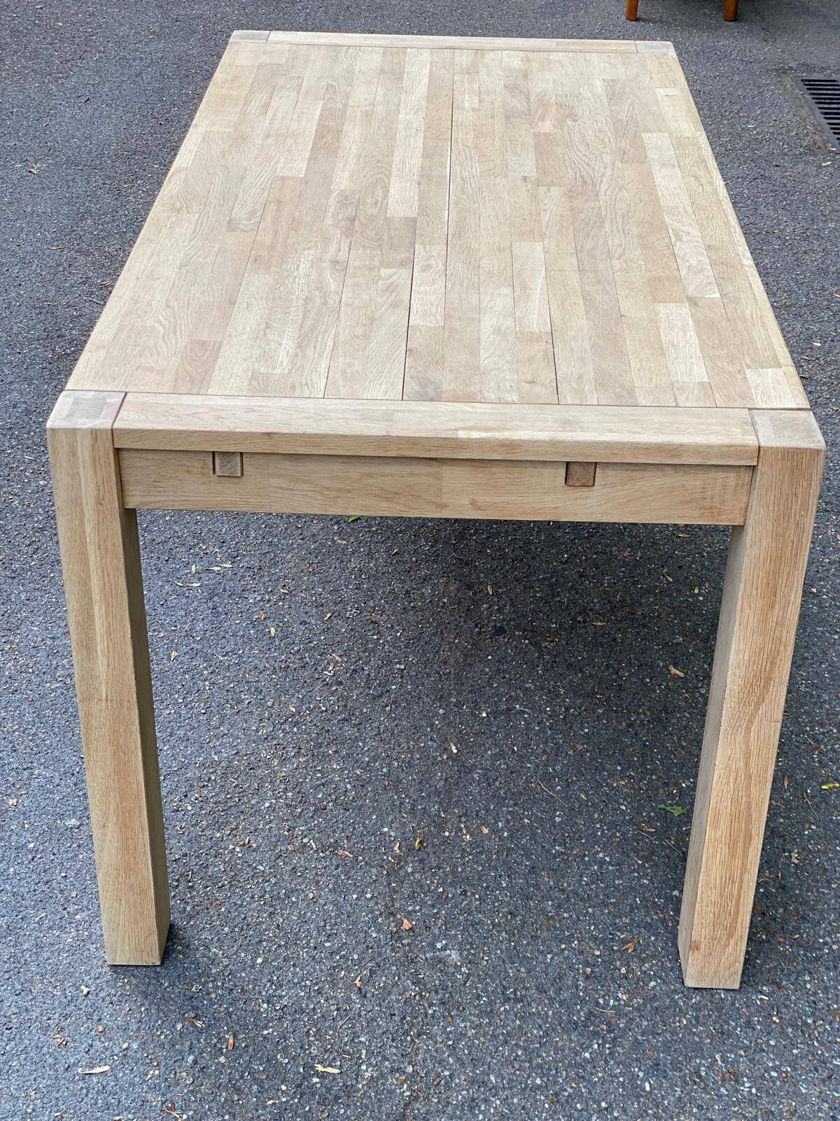 Grande table à manger scandinave extensible en chêne massif décapée 160-240