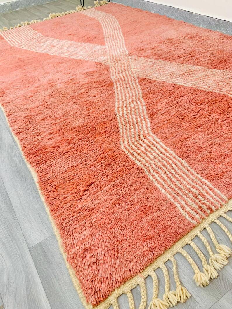 Beige Berber rug with geometric patterns 250cm x 150cm