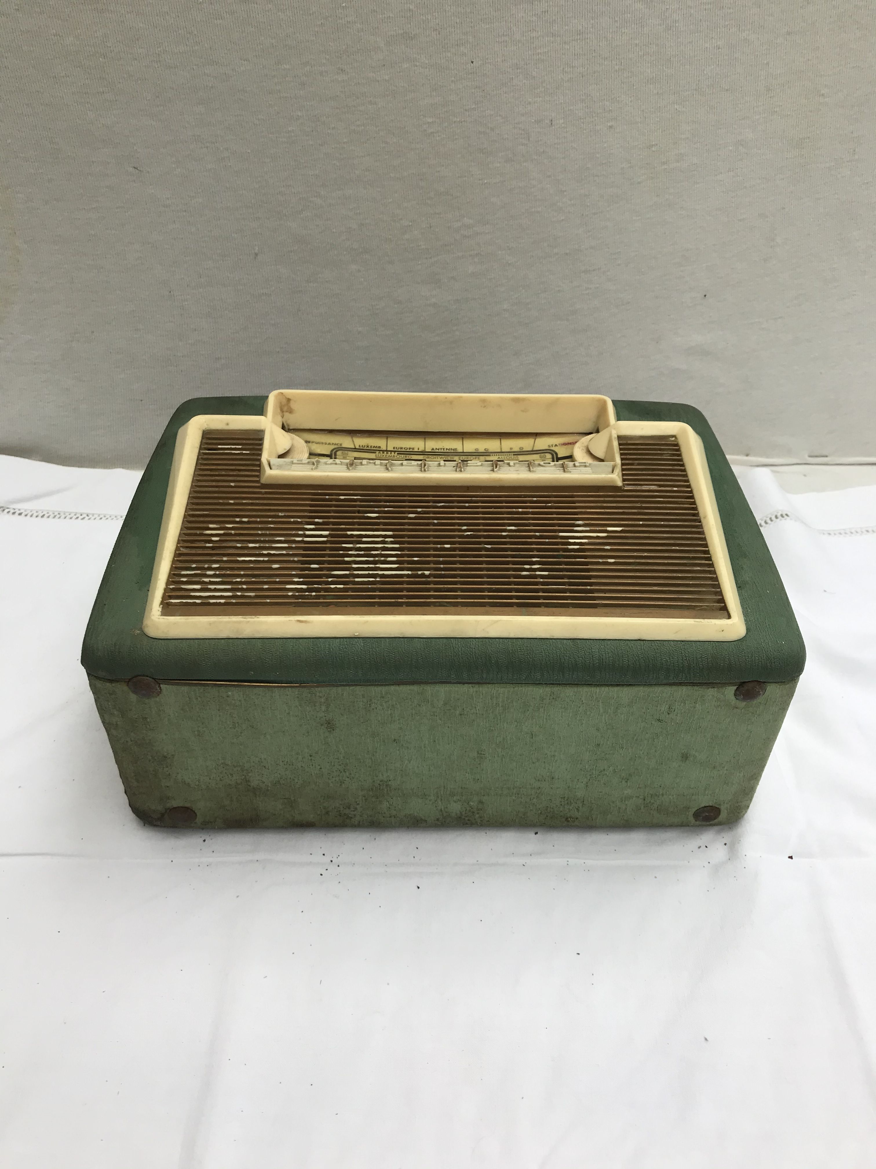 Radio Bambistor bois vinyle vert bakélite blanc vintage