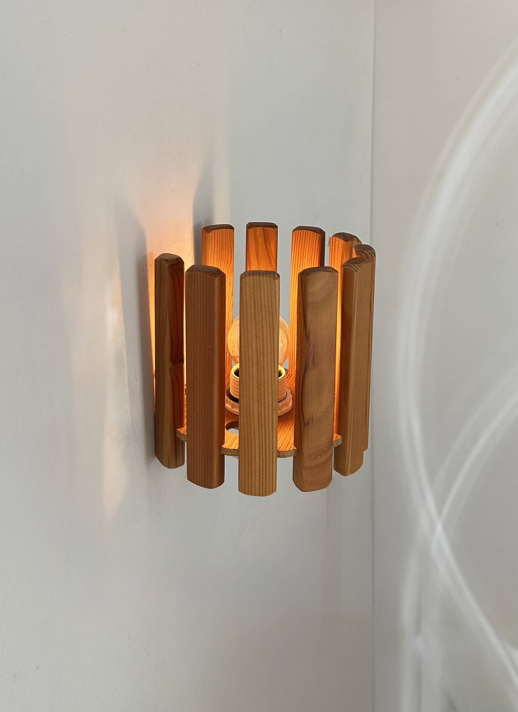 Vintage pine wall lamp, Sweden 1970
