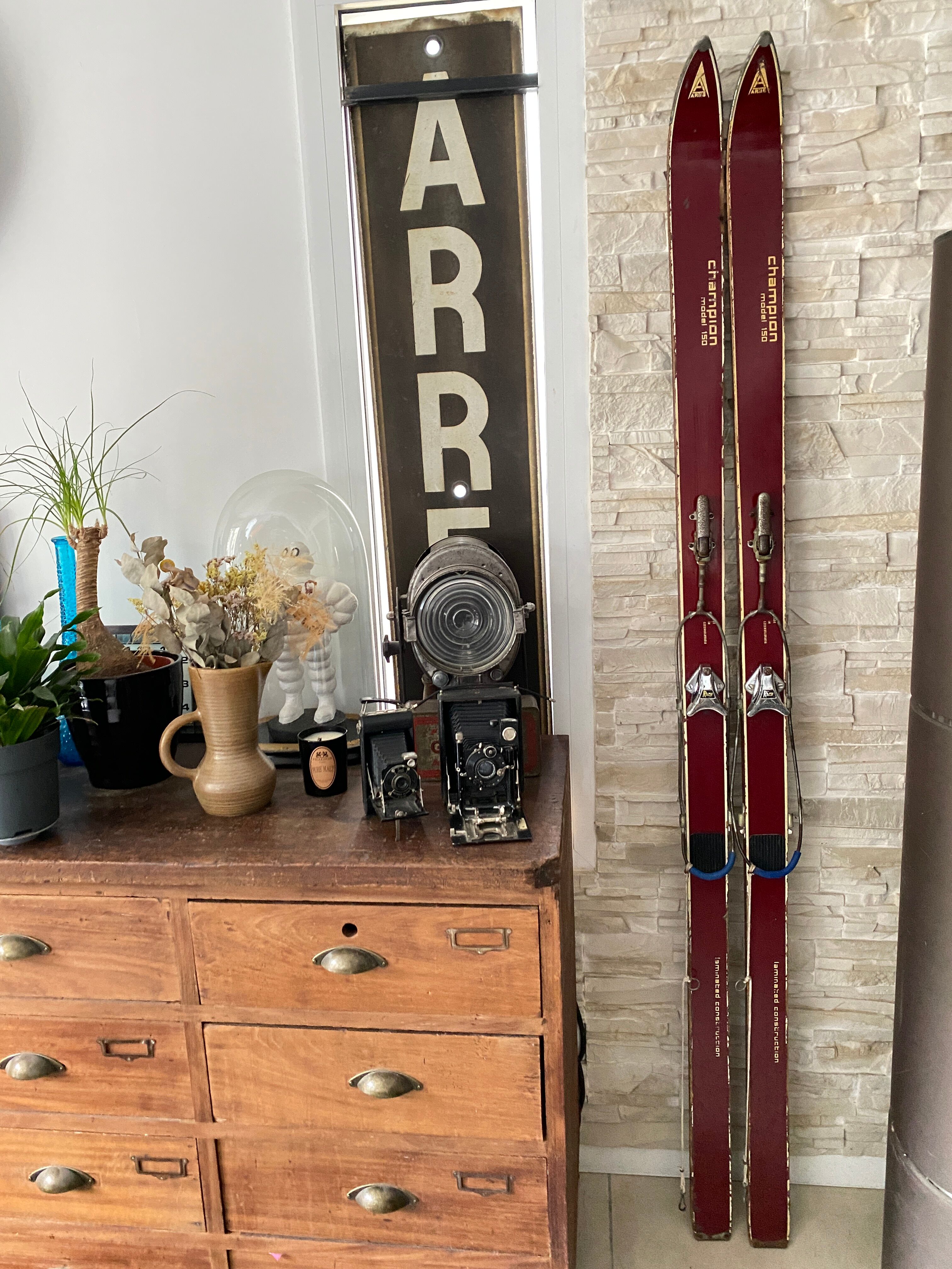 Paire de ski vintage en bois