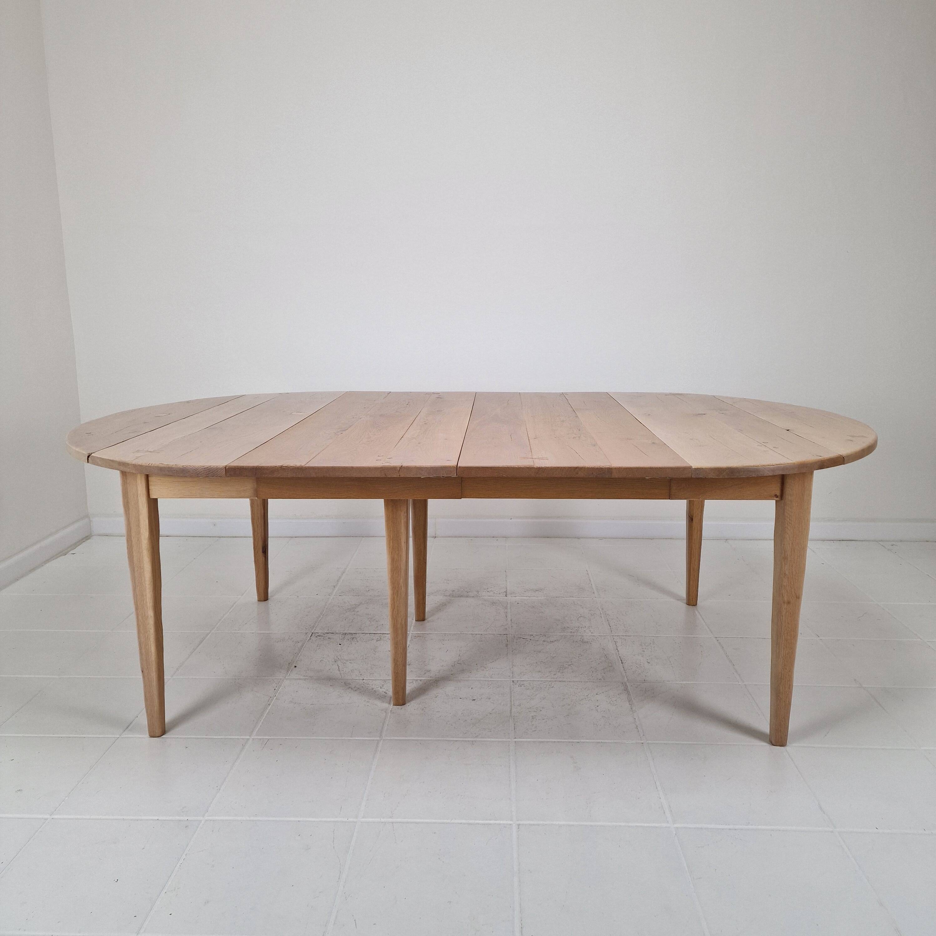 Extendable Solid Oak Dining Table with 2 Leaves