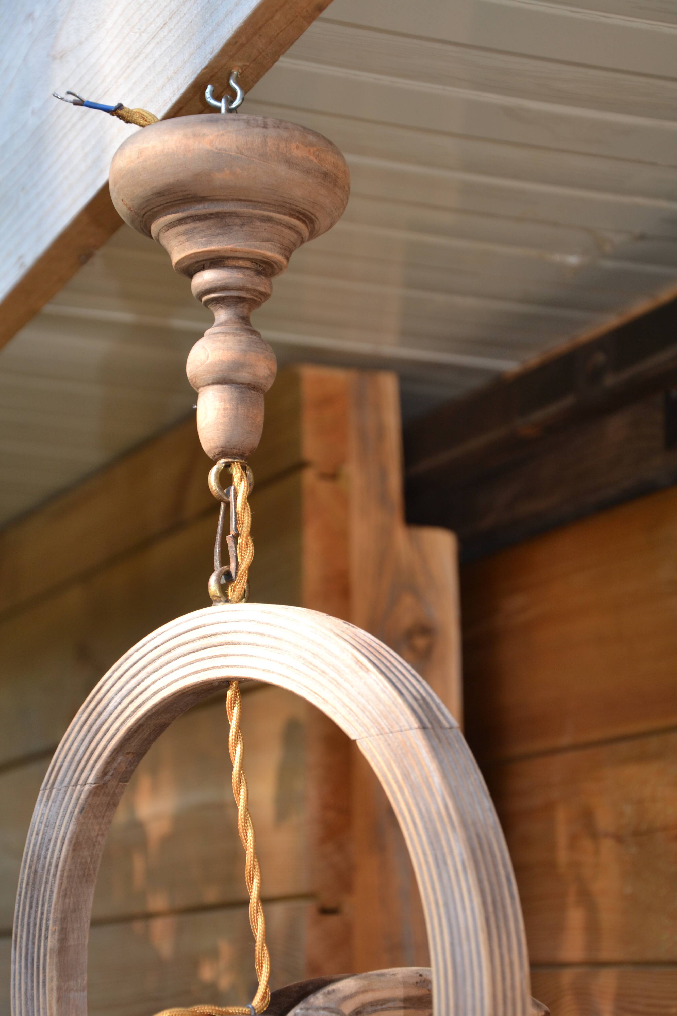 Suspension en bois "oiseau" de la Forêt Noire