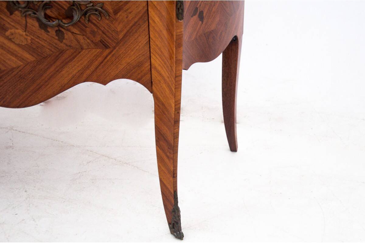 Commode avec intarsia et dessus de marbre, France, vers 1880.